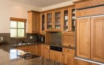 Fully equipped kitchen with counter seating for 4